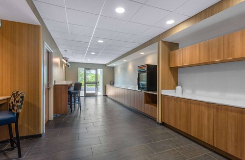 Amsterdam Hotel | Microtel Inn & Suites by Wyndham Amsterdam