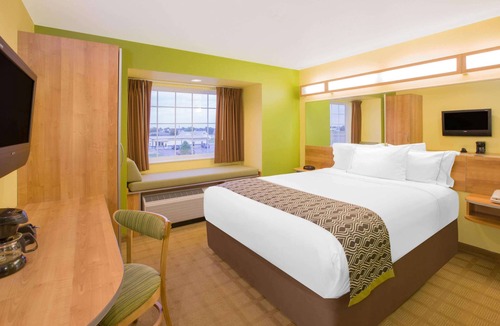 Delphos Hotel | Microtel Inn & Suites by Wyndham Delphos