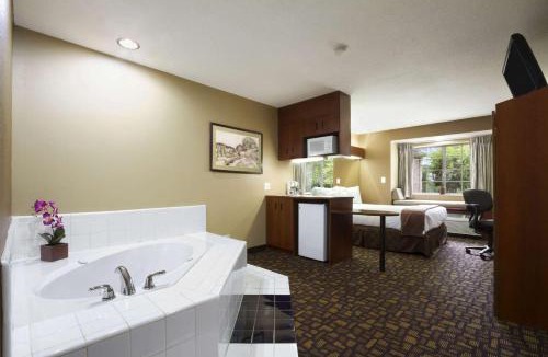 Lithonia Hotel | Microtel Inn & Suites by Wyndham Lithonia/Stone Mountain