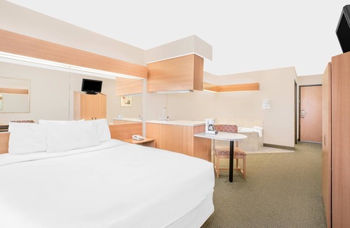 Colfax Hotel | Microtel Inn & Suites by Wyndham Colfax/Newton