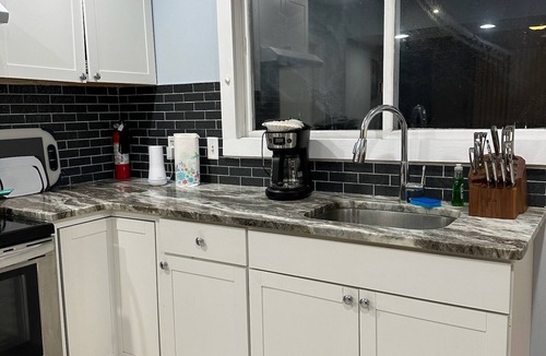 Redford House | Mid Century Modern 3-bedroom 2-bath house with WiFi, AC, W backyard
