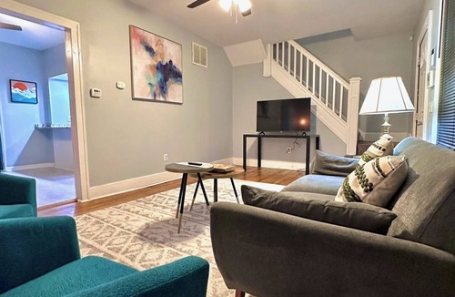 Redford House | Mid Century Modern 3-bedroom 2-bath house with WiFi, AC, W backyard