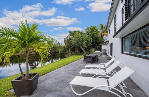 Birch Park Finger Streets House | Mid-Centrury Oasis | 1 Block to Ft Lauderdale Beach FIFA 25 min Hardrock Stadium