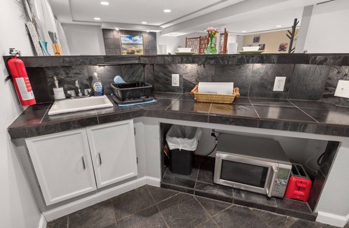 Westminster Apartment | Mid-Century Apple Blossom Suite!