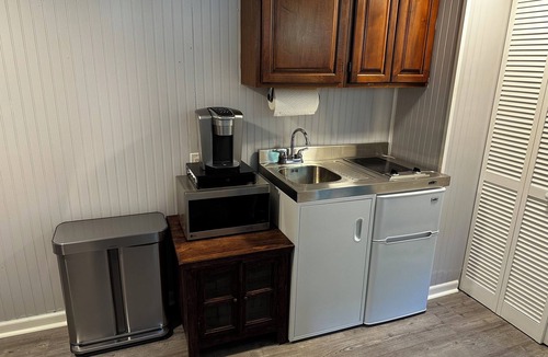 Staatsburg Apartment | Mid-Century DJ’s Dream