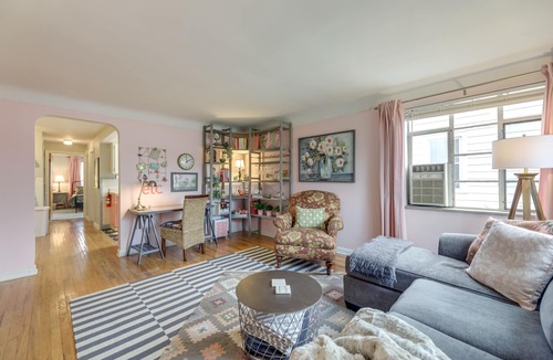 Mount Healthy Apartment | Mid-Century First-Floor Apt 15 Mins to Cincinnati!