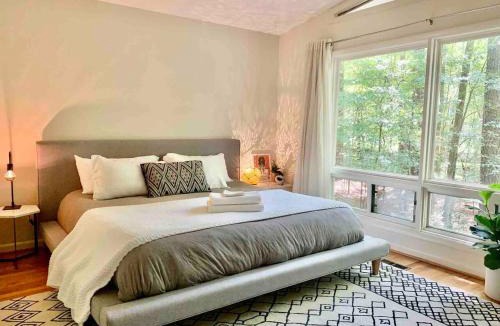 Chapel Hill House | Mid-Century Gem Creekside King Beds Near UNC