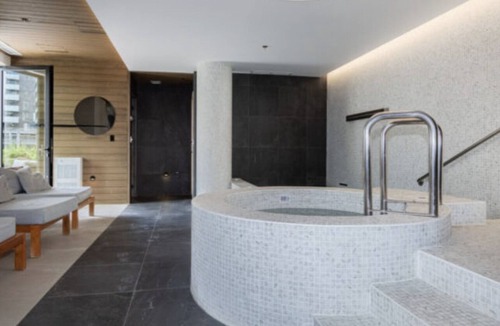 Brossard Condo | Mid-century getaway
