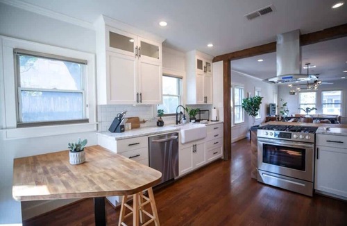 Woodland Heights House | Mid-Century Home w/Studio,Hot Tub,World Cup Access