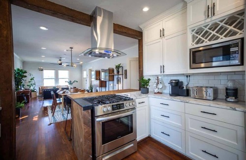 Woodland Heights House | Mid-Century Home w/Studio,Hot Tub,World Cup Access