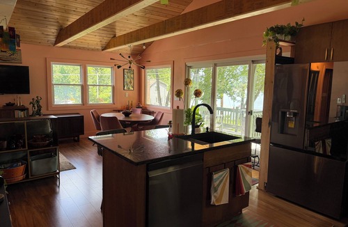 Southwick House | Mid-century marvelous 2-bedroom bungalow with lake views in Southwick