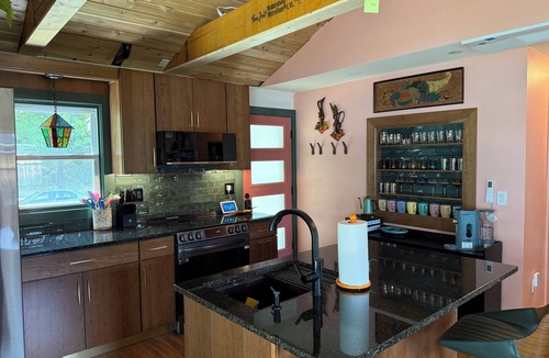 Southwick House | Mid-century marvelous 2-bedroom bungalow with lake views in Southwick