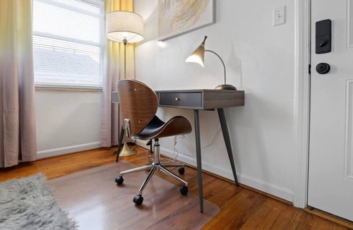 Bexley House | Mid-Century Masterpiece! 5 Min to Airport & Downtown!