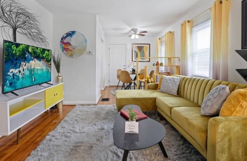 Bexley House | Mid-Century Masterpiece! 5 Min to Airport & Downtown!