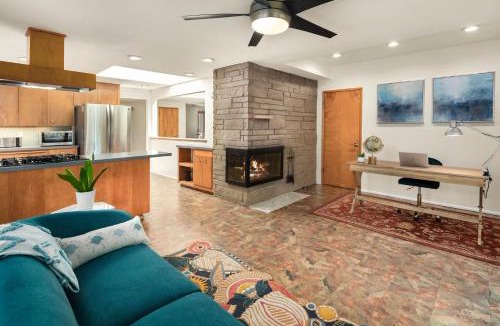 Lake Forest Park House | Mid century modern air conditioned retreat with expansive garden