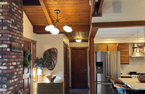 Beaverton House | Mid-Century Modern Beauty - Movie Theater, AC!