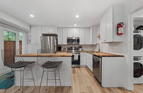 West Kelowna Estates Apartment | Mid-Century Modern Dream Retreat