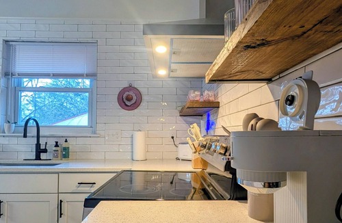 Southwest Raleigh House | Mid-Century Modern Cool Meets Comfy Convenience - Minutes to Downtown!