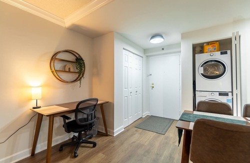Aurora Highlands Condo | Mid Century Modern Deluxe 2BR Cozy King bed l GYM l Tranquil 5 min to DC/Mall/✈️
