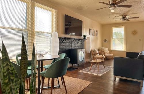 Visalia House | Mid-Century Modern retreat