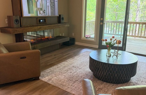 Mount Ida Condo | Mid-Century Modern Treehouse Escape, Audiophile Sound, Mountain Harbor Resort