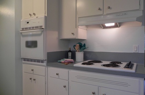Eugene House | Mid-Century Modern w/Garage Close to Amenities & 3 Miles to Autzen/UO!