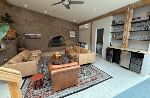 Downtown House | Mid-Century Mountain Home w/Mountain Views — Steps to Pearl Street