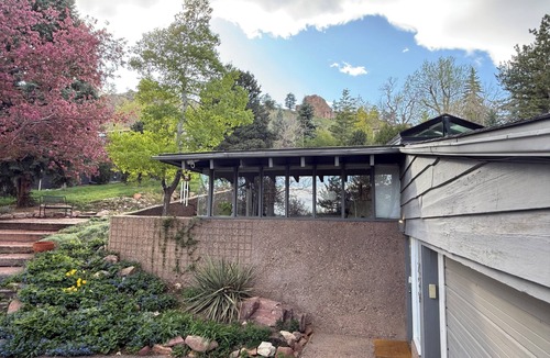 Downtown House | Mid-Century Mountain Home w/Mountain Views — Steps to Pearl Street