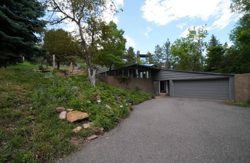 Downtown House | Mid-Century Mountain Home w/Mountain Views — Steps to Pearl Street