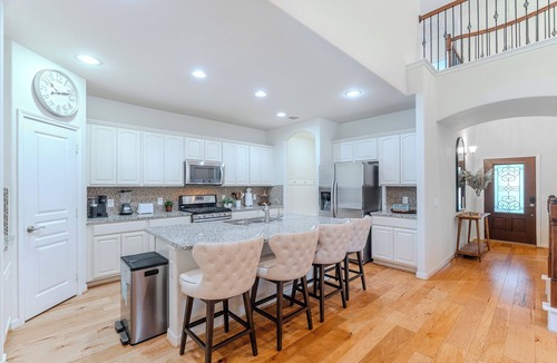 Tomball House | Mid-Forest 5BR Getaway, huge Backyard & BBQ Grill in The Woodlands, TX