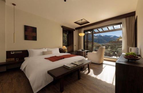 Xiaojin County Hotel | Mid Hill White Lodge