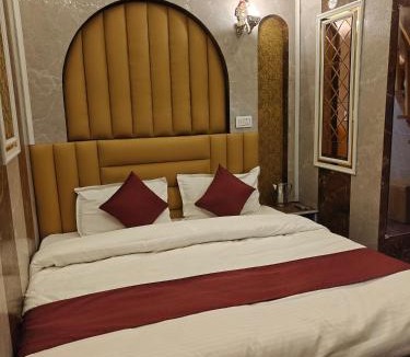 Mallital House | Mid Mall