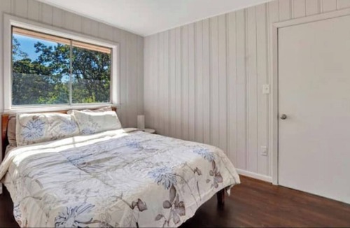 Crestline Heights Cottage | Mid Mod cottage