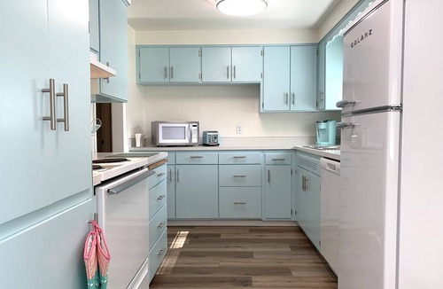 Bethel-Danebo House | Mid Mod Home - 13 Min to Autzen - 6 Min to Airport