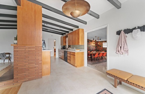 Walla Walla East House | Mid-Mod Marvy 4 Bedrooms/Sleeps 8 Relaxed & roomy