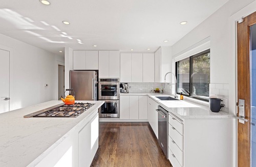 Fauntleroy House | Mid-Mod Seattle Escape - Sauna + Special + FIFA