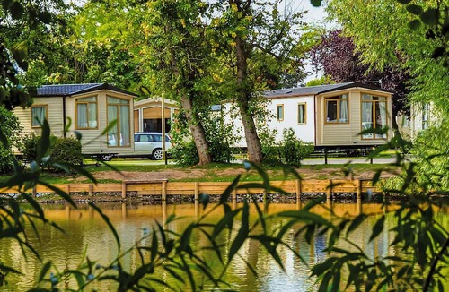 Burnham-on-Sea House | Mid range 12ft-wide caravan with one double and one twin.