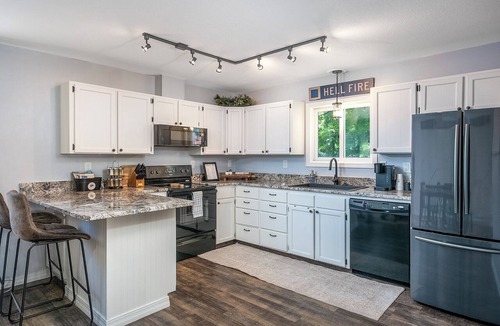 Kalispell House | Mid-Way on 3rd, Sleeps 10, Sauna and Firepit with tow living rooms and fenced back yard