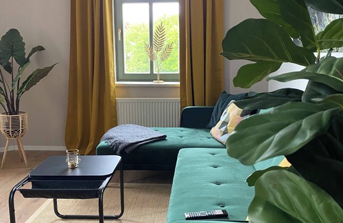 Kaßberg Apartment | Midcentury smart home on Kaßberg