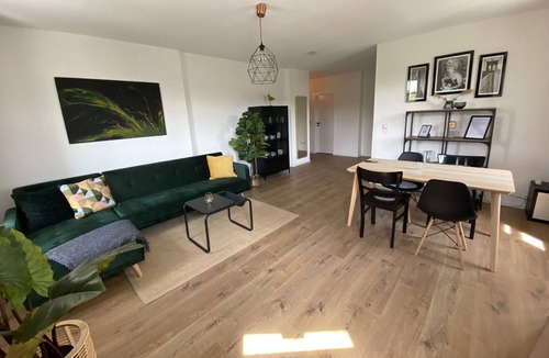 Kaßberg Apartment | Midcentury smart home on Kaßberg