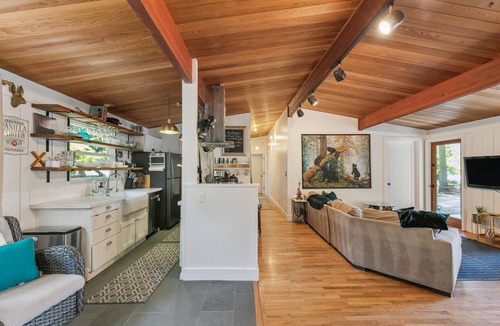 Sammamish Cabin | Midcentury Waterfront Retreat w/hottub dock beach