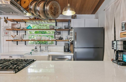 Sammamish Cabin | Midcentury Waterfront Retreat w/hottub dock beach