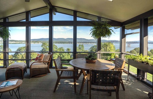 Balmville House | Midcentury Wow! River views, Heated Pool & Hot Tub