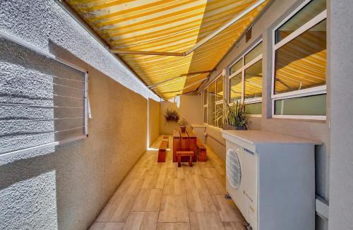 Three Anchor Bay Apartment | Middelhof Three Anchor Bay 4BR with Parking