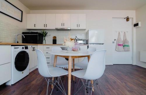 Middle Park Apartment | Middle Park Magic With Parking