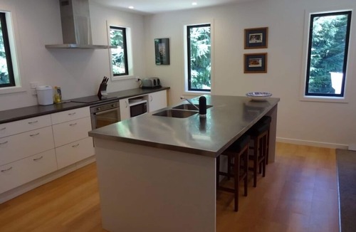 Windwhistle House | Middle Rock High Country Farm Stay, nature calls - relax, escape, explore!