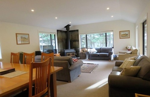 Windwhistle House | Middle Rock High Country Farm Stay, nature calls - relax, escape, explore!