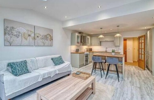Guilden Sutton Apartment | Middlecroft Annex by Guestz