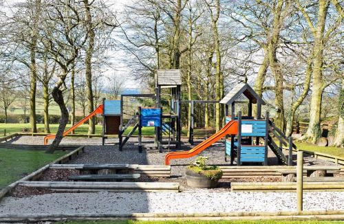 Knockerdown House | Middleton- Qux