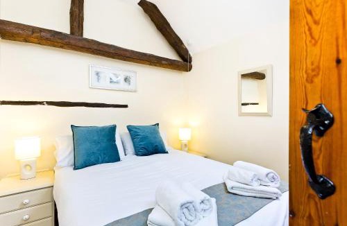 Knockerdown House | Middleton- Qux